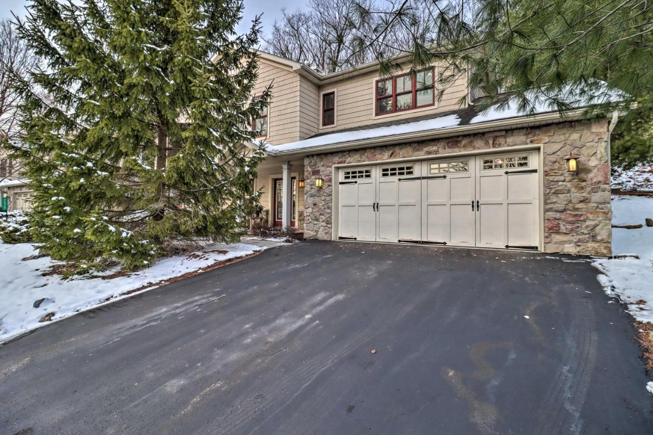 Lake Harmony Home With Hot Tub Less Than Half Mi To Ski! Exterior photo